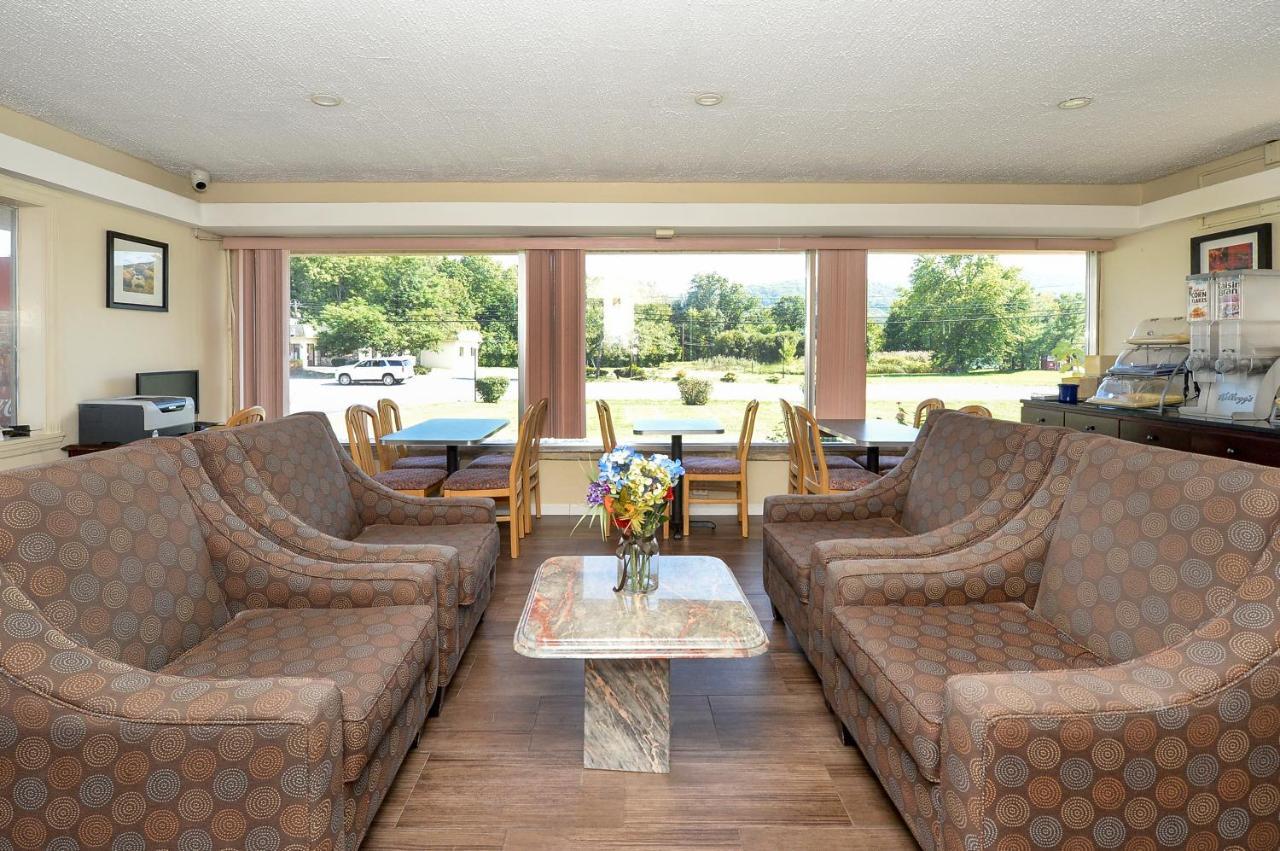 Americas Best Value Inn At Central Valley-Woodbury Exterior photo