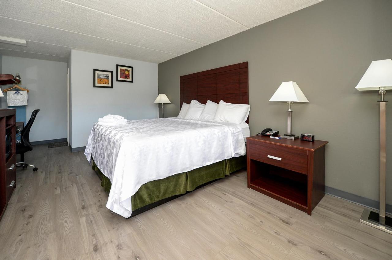 Americas Best Value Inn At Central Valley-Woodbury Exterior photo