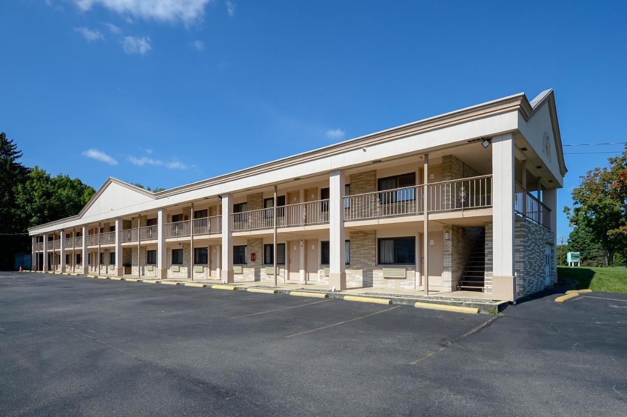 Americas Best Value Inn At Central Valley-Woodbury Exterior photo