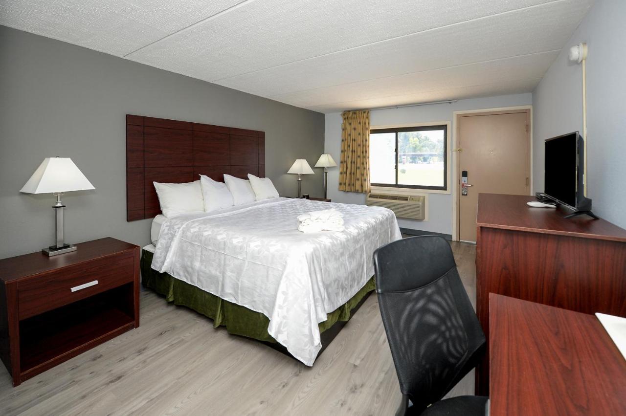 Americas Best Value Inn At Central Valley-Woodbury Exterior photo