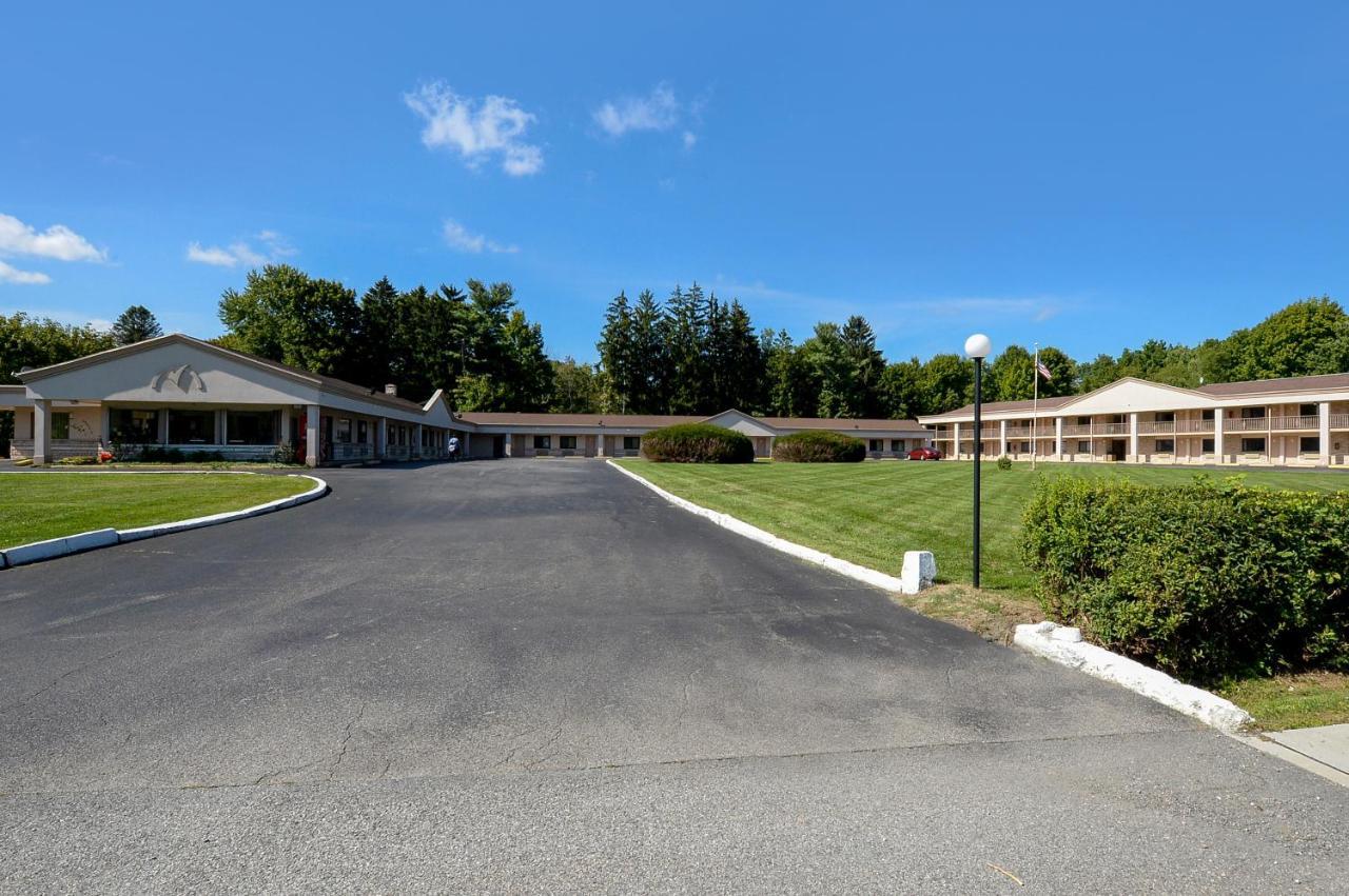 Americas Best Value Inn At Central Valley-Woodbury Exterior photo